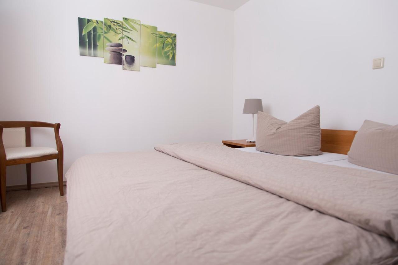 Pension Gaestehaus La Mula ทรัยส์-คาร์เดิน ภายนอก รูปภาพ